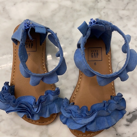 Darling gap sandals, toddlers size 6 EUC - Picture 4 of 4